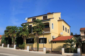 Отель Apartments by the sea Umag - 6095  Умаг